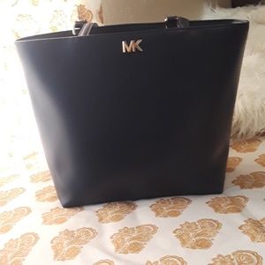 Flawless Michael Kors purse
